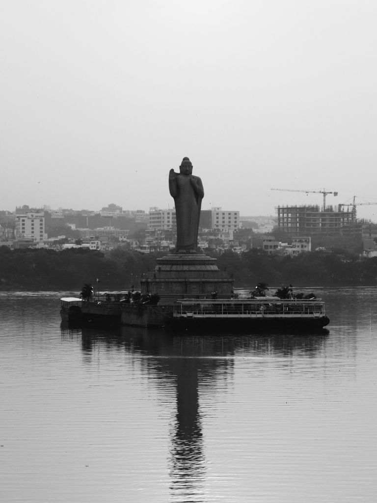 buddha statue hussain sagar