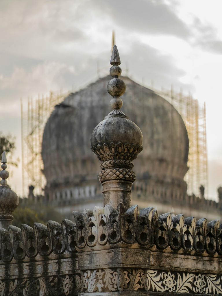 qutb shahi tombs hyderabad